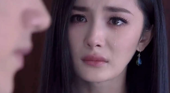 杨幂的成长环境_杨幂的自我成长与社会影响_杨幂社会